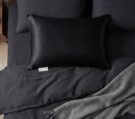 ציפית לכרית אנטיבקטריאלית מבית NUVORE - 100% משי תות טהור